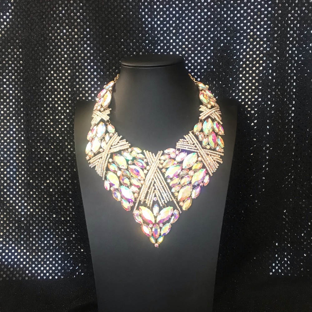 Beautiful gold iridescent necklace and earring set